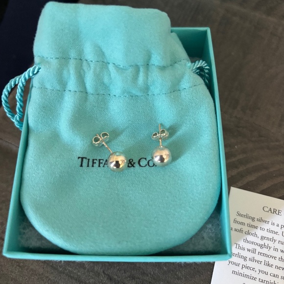 Tiffany’s Earrings - Picture 4 of 4